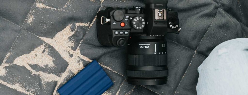 mirrorless and a DSLR camera